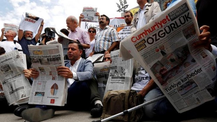 Экономический кризис в Турции бьет по популярности Эрдогана 