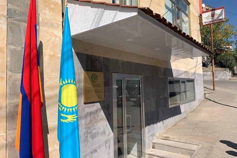 В посольстве Казахстана в Армении можно будет проголосовать на референдуме по Конституции 