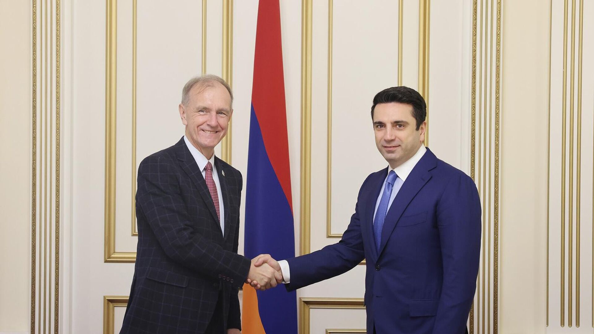 Спикер Ален Симонян недоволен решением Польши о введении транзитных виз для граждан Армении 