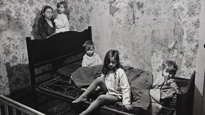 Росстат: Четверть детей в России оказались за чертой бедности  