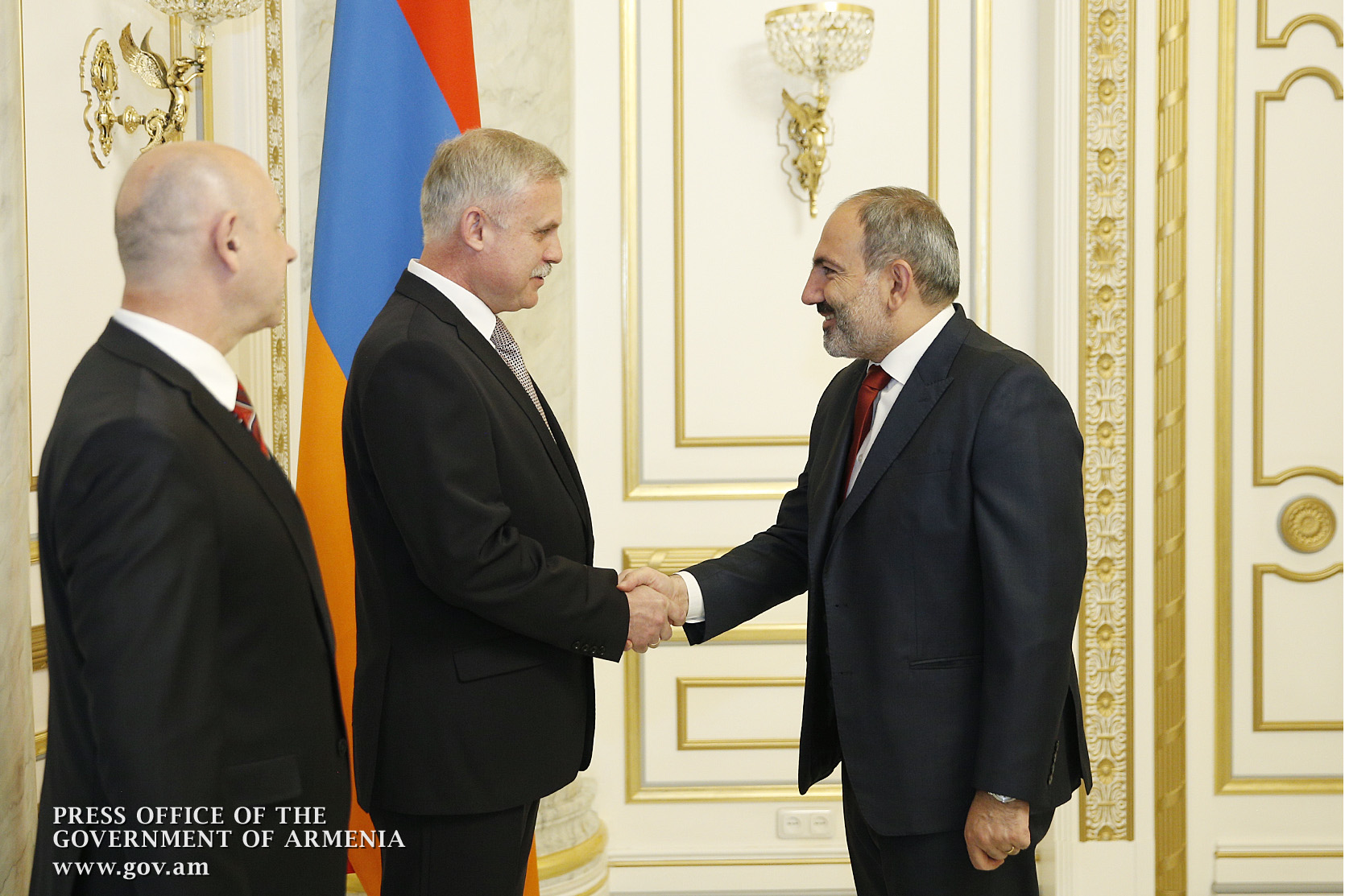 СМИ: Визит Зася в Армению показывает, что разногласия закончились 