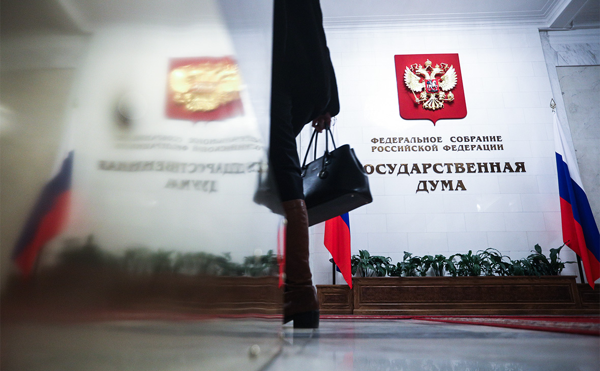 РБК: Кремль обсудит новую систему выборов в Думу при низких результатах «Единой России»  