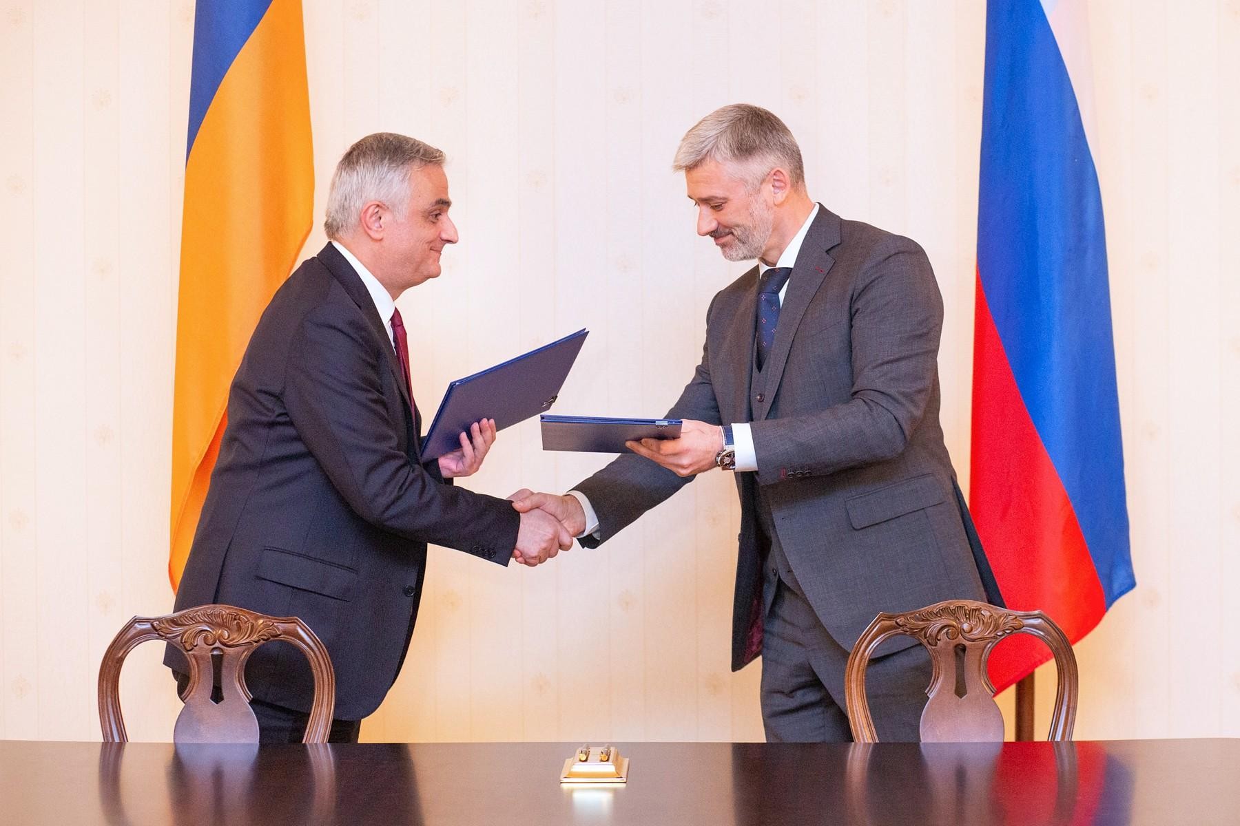 Ереван и Москва обсудили вопросы КПП “Верхний Ларс”, статуса армянского языка и цены на газ 