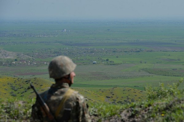 На границе Армении и Азербайджана ранен армянский контрактник 