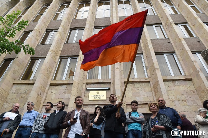 ВВС о «втором этапе революции» в Армении 