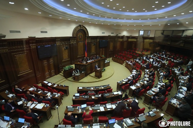 Парламент Армении проведет внеочередное заседание по вопросу о введении ЧП в стране 