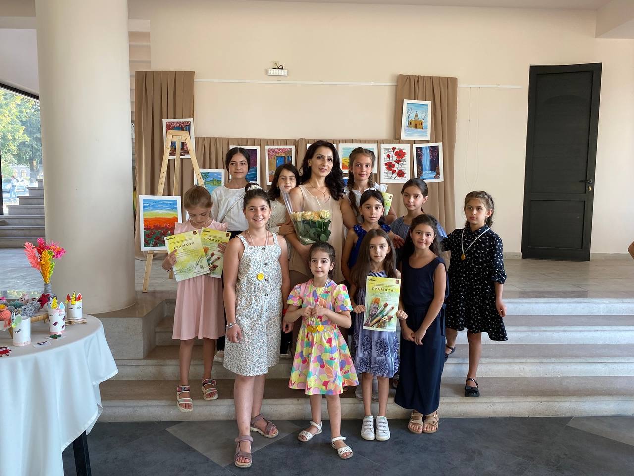 Участники «Летней школы» в Нагорном Карабахе поощрены от имени Русской общины и Организации ДИАЛОГ памятными грамотами 