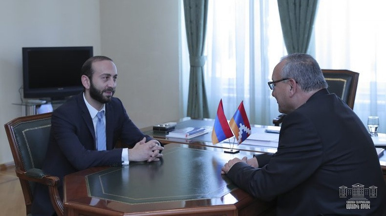 Арарат Мирзоян встретился с новоизбранным председателем парламента Арцаха 