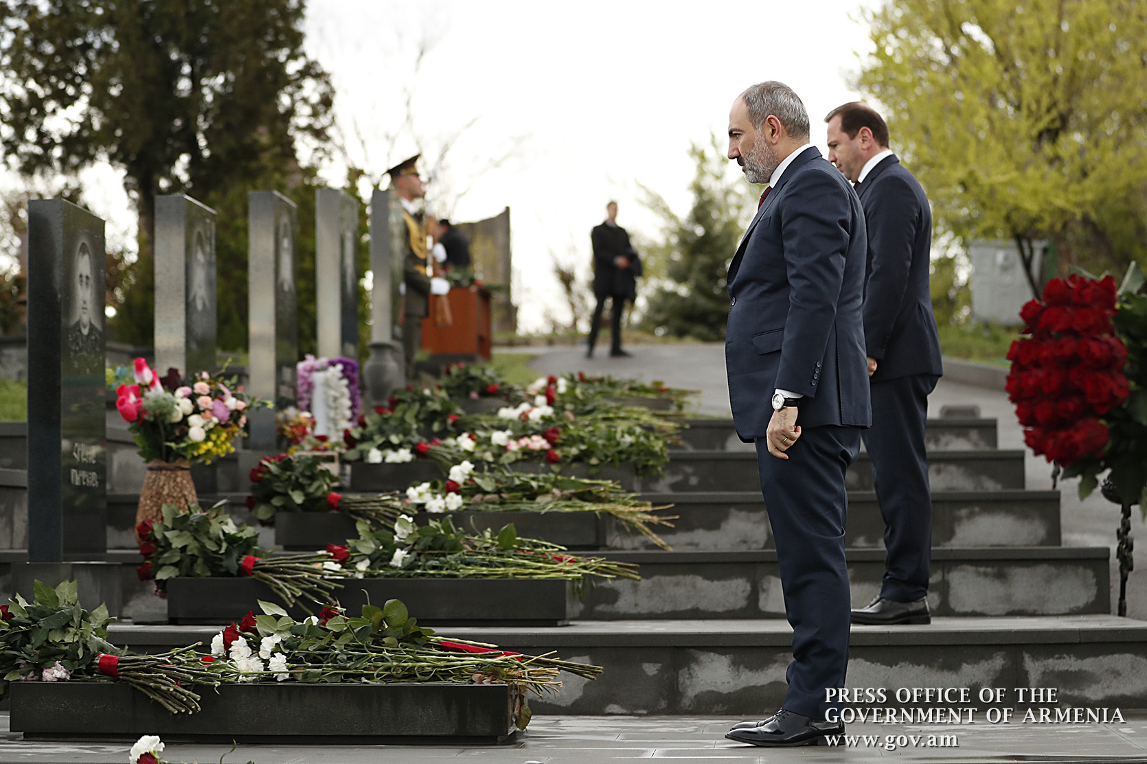 Премьер-министр Армении почтил память героев апрельской военной эскалации 2016 года 