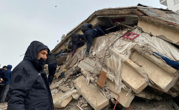 Власти Турции заявили о почти 300 погибших в результате землетрясения 