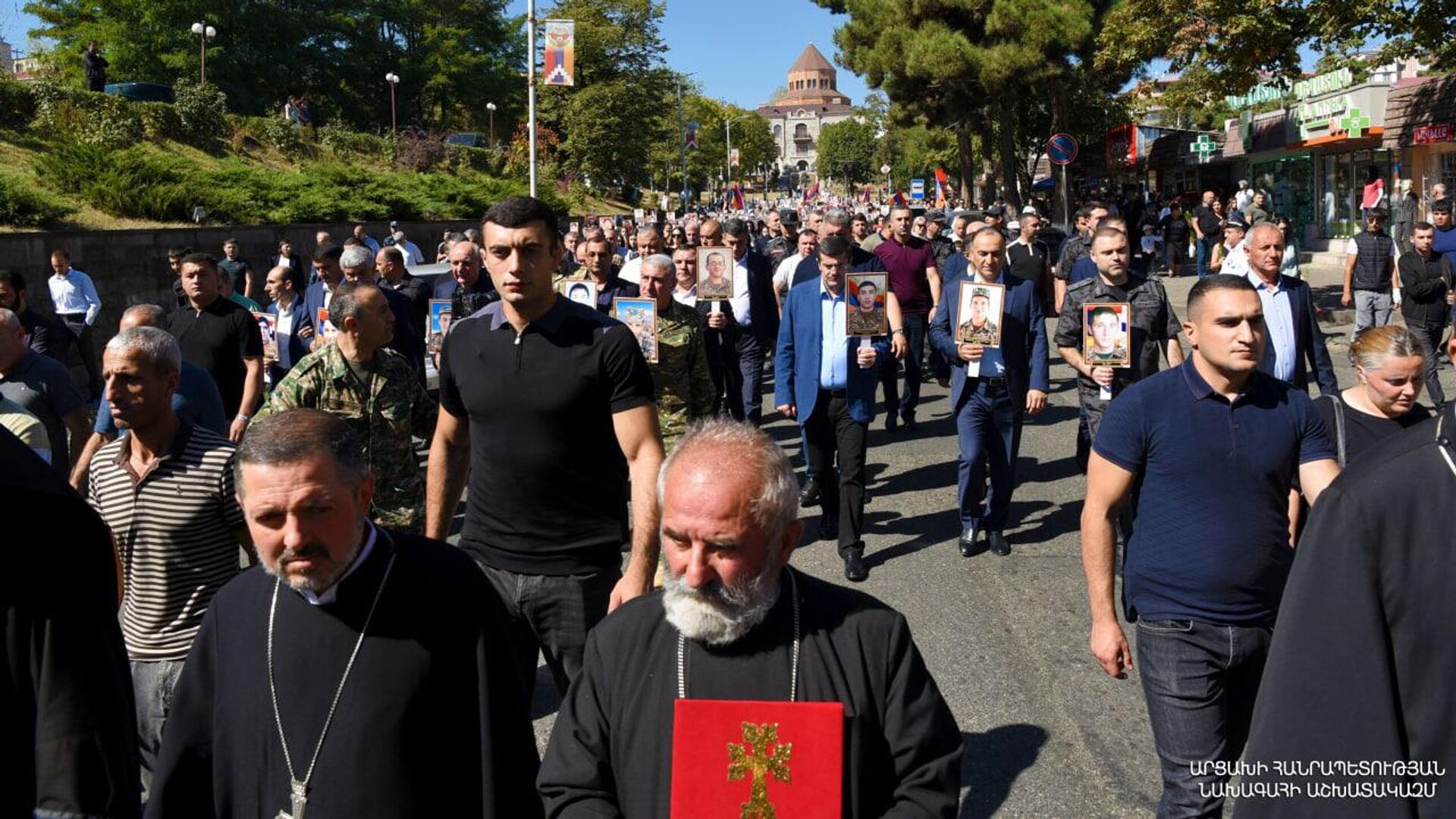 В столице Нагорного Карабаха прошел крестный ход в память о погибших в 44-дневной войне 