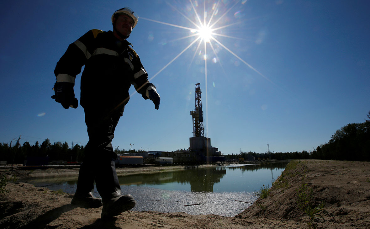 В Кремле отказались признать падение цен на нефть катастрофическим 