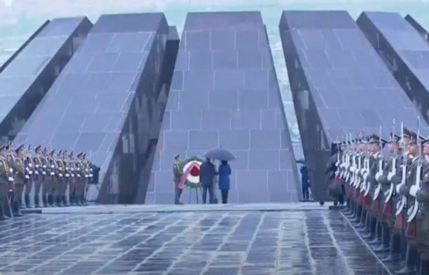 Премьер-министр Армении почтил память жертв Геноцида армян 