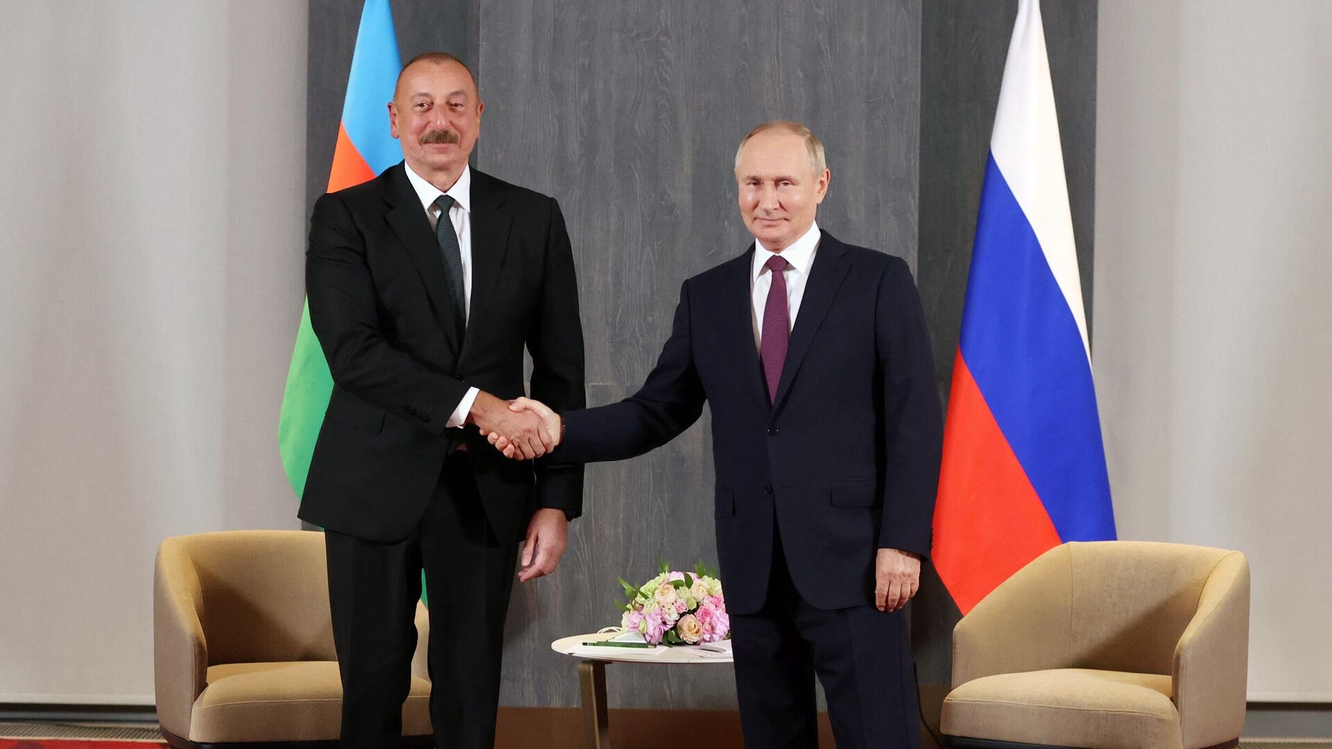 Путин Алиеву: цель встречи в Сочи - выполнение прежних договоренностей по Карабаху 