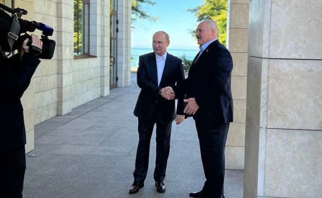 Лукашенко и Путин договорились о развертывании совместной группировки войск 