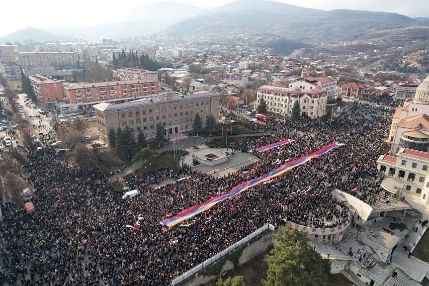 Ряд ведущих мировых СМИ отреагировали на митинг в Степанакерте 
