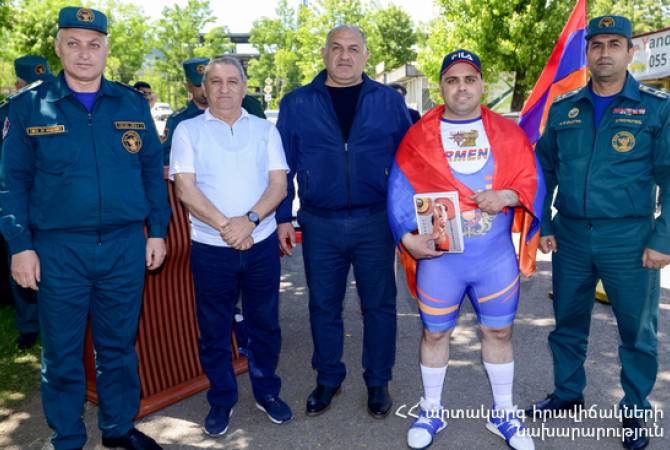 Пожарный спасатель из Армении установил рекорд для Книги Гиннеса 