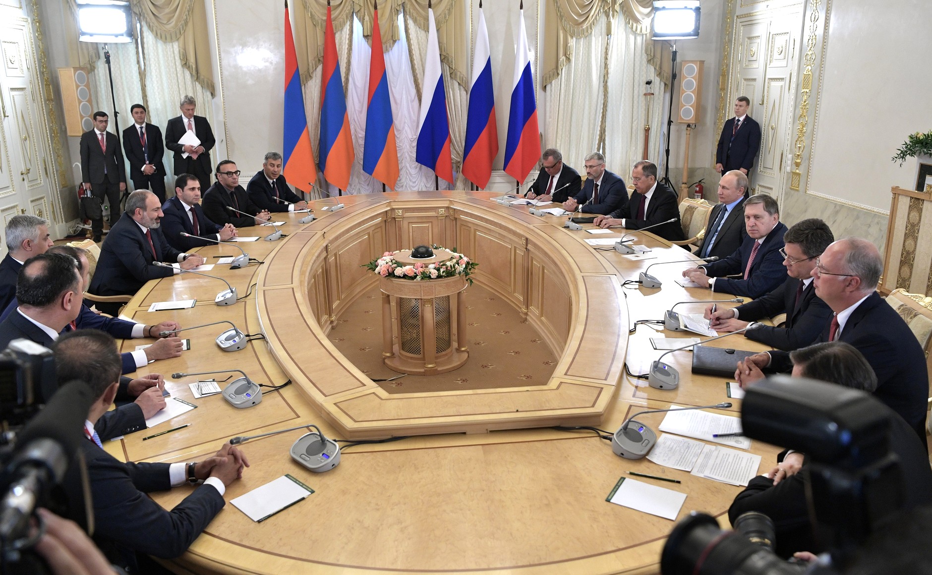Пресс-секретарь армянского премьера: Пашинян и Путин обсудили экономическое, а также военно-технического сотрудничество 
