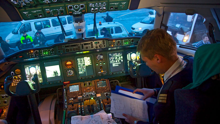 Пилот "Аэрофлота" рассказал о "невыносимых условиях" труда в авиакомпании, которые и привели к катастрофе SSJ-100 в Шереметьево 
