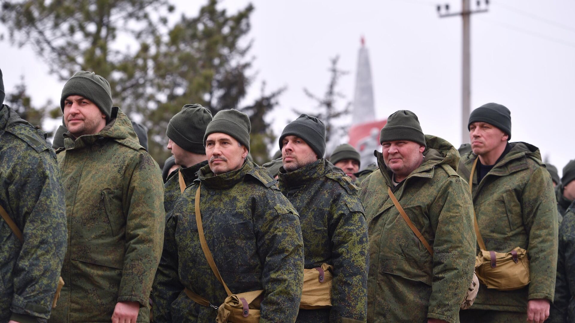 В Крыму призвали отправить на военную подготовку не служивших в армии мужчин 
