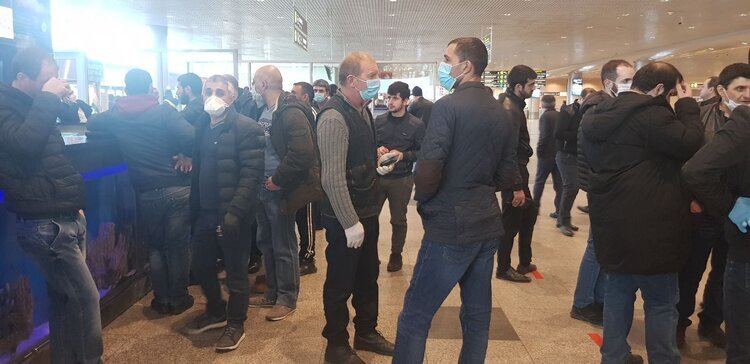 Армяне, ожидающие рейса на родину, вчера были выдворены  из московского аэропорта «Домодедово» 