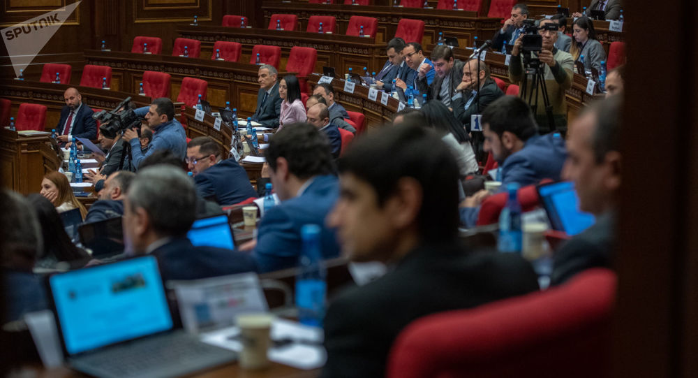 Коронавирус проник в аппарат парламента Армении 