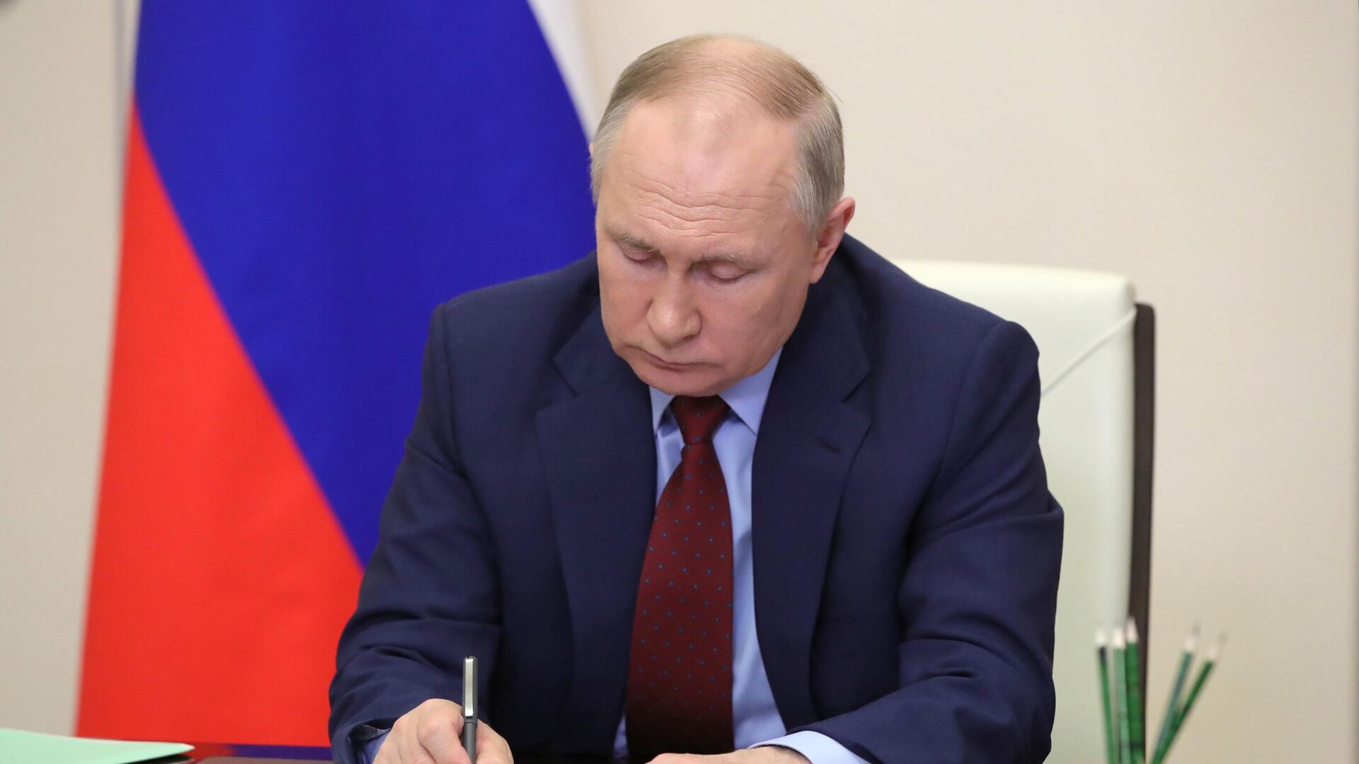 Путин подписал закон об ответственности за отождествление СССР и нацистской Германии 
