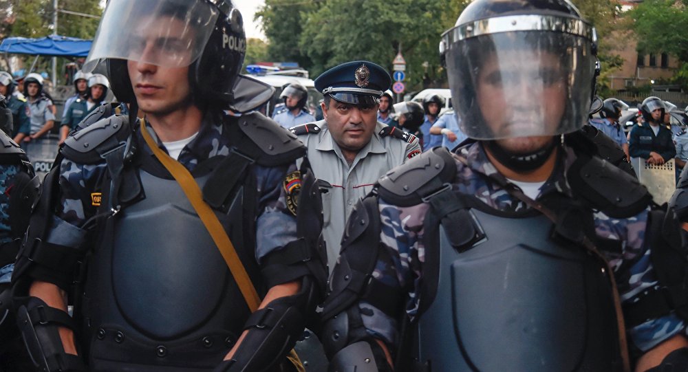 Армянские ИТ-компании готовы трудоустроить полицейских в случае перехода на сторону митингующего народа 