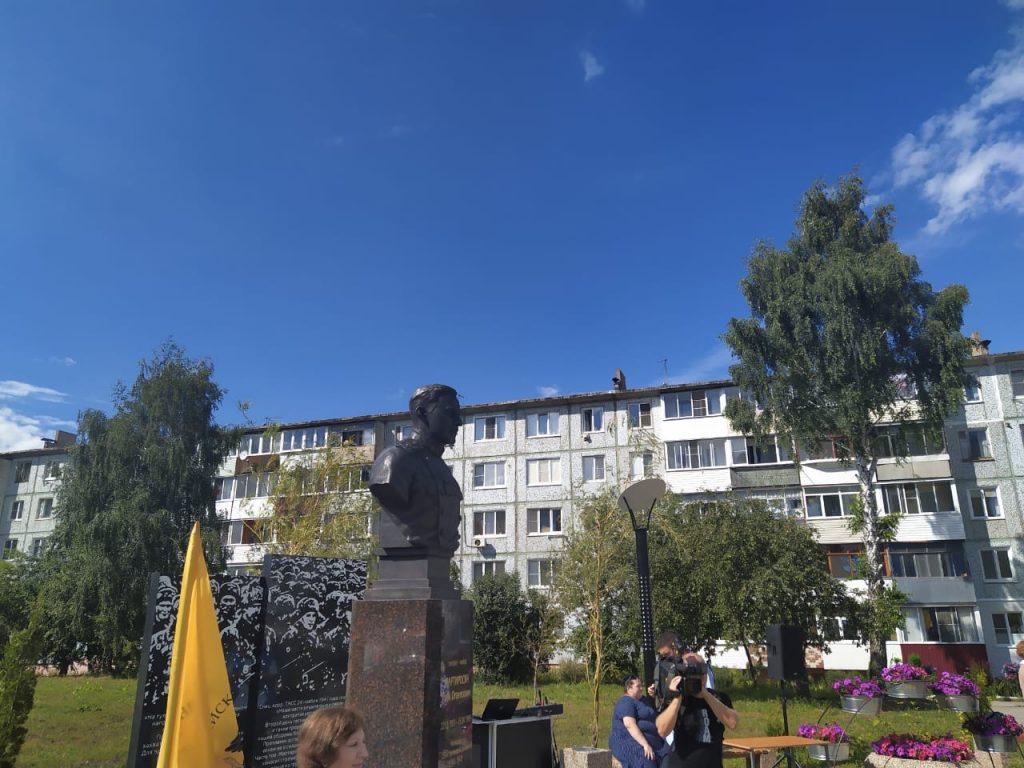 В России установили памятник генерал-майору Гайку Мартиросяну 
