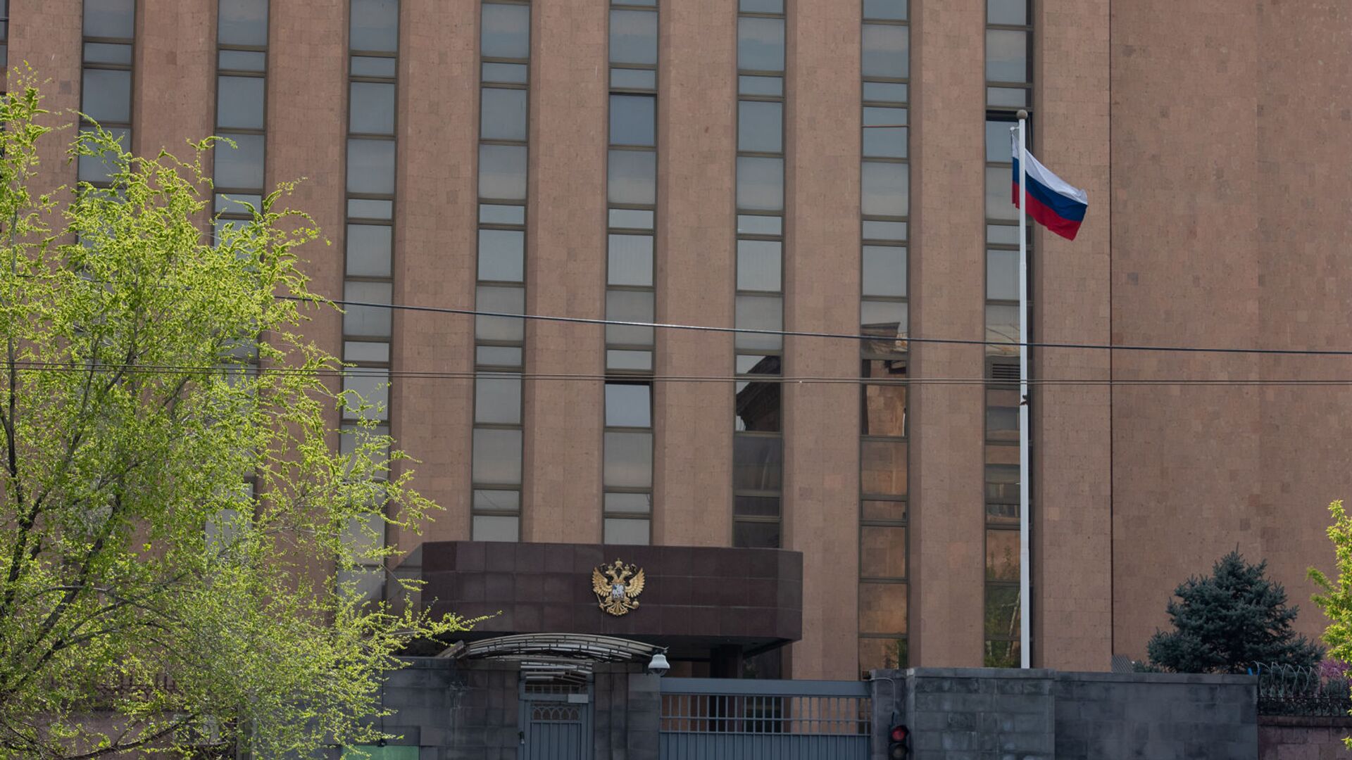 Посольство России в Армении назвало циничной провокацией осквернение в Ереване венков у памятника "Детям блокадного Ленинграда" 