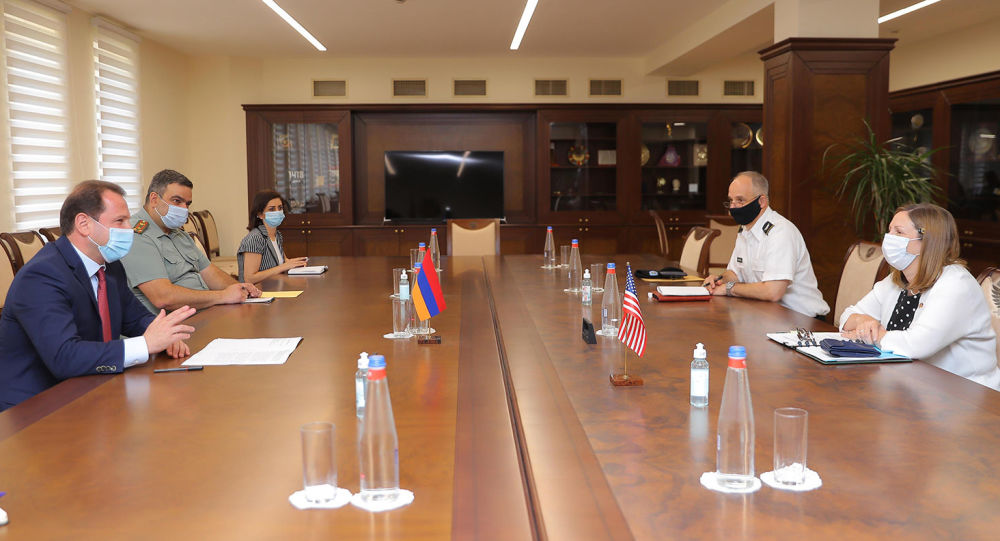 Министр обороны Армении и посол США обсудили проблемы региональной безопасности  