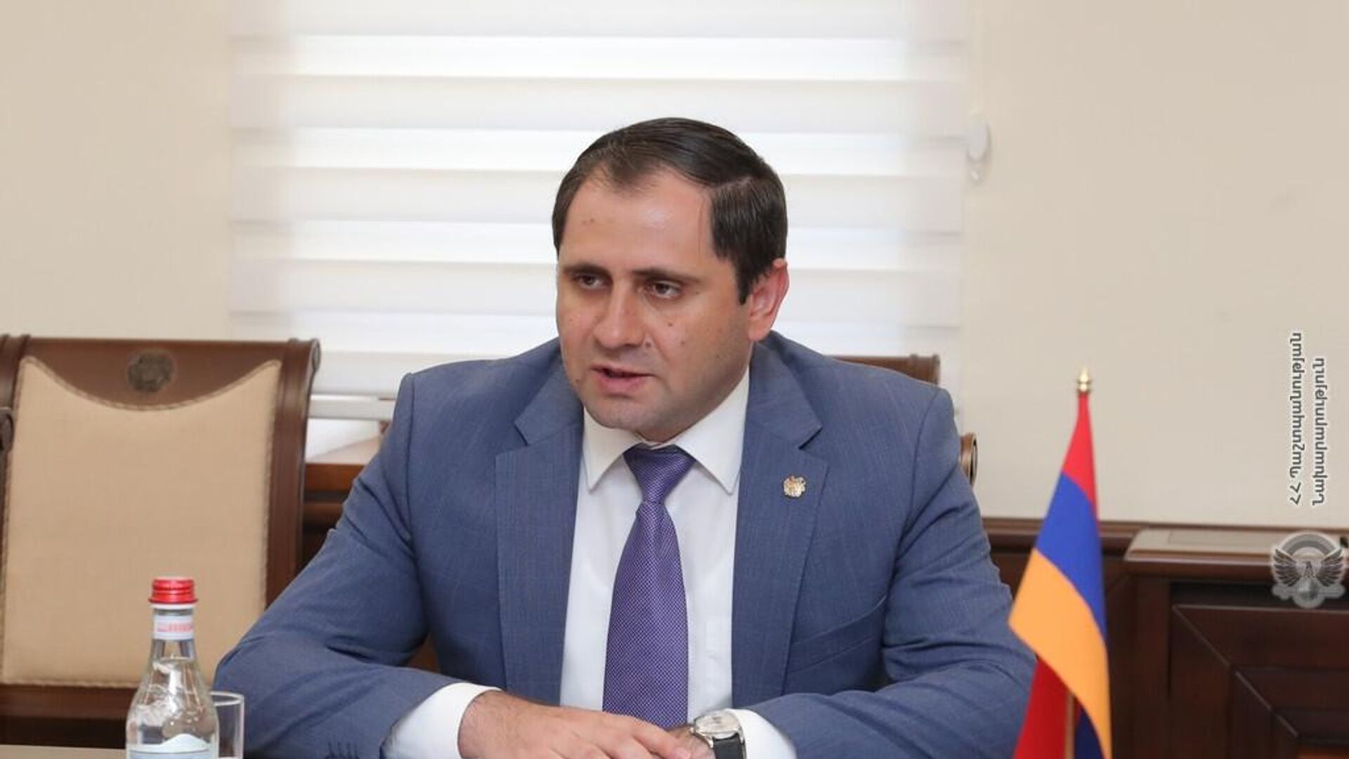 Министр обороны Армении отправился в Москву 