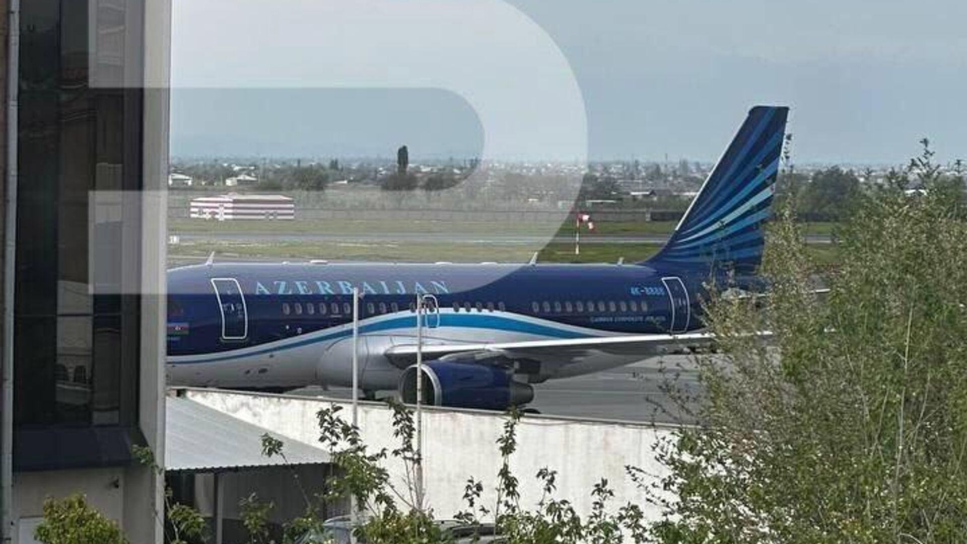 Делегация во главе с вице-премьером Азербайджана прибыла из Баку в Ереван 