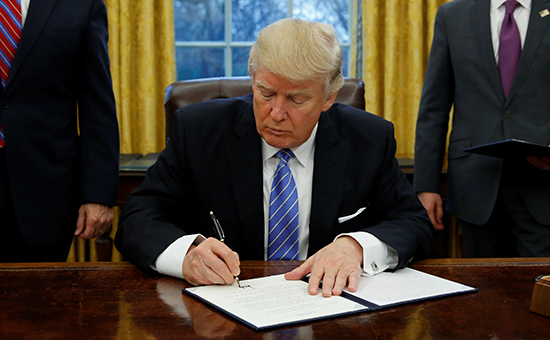 Трамп ввел санкции против Турции из-за боевых действий в Сирии 