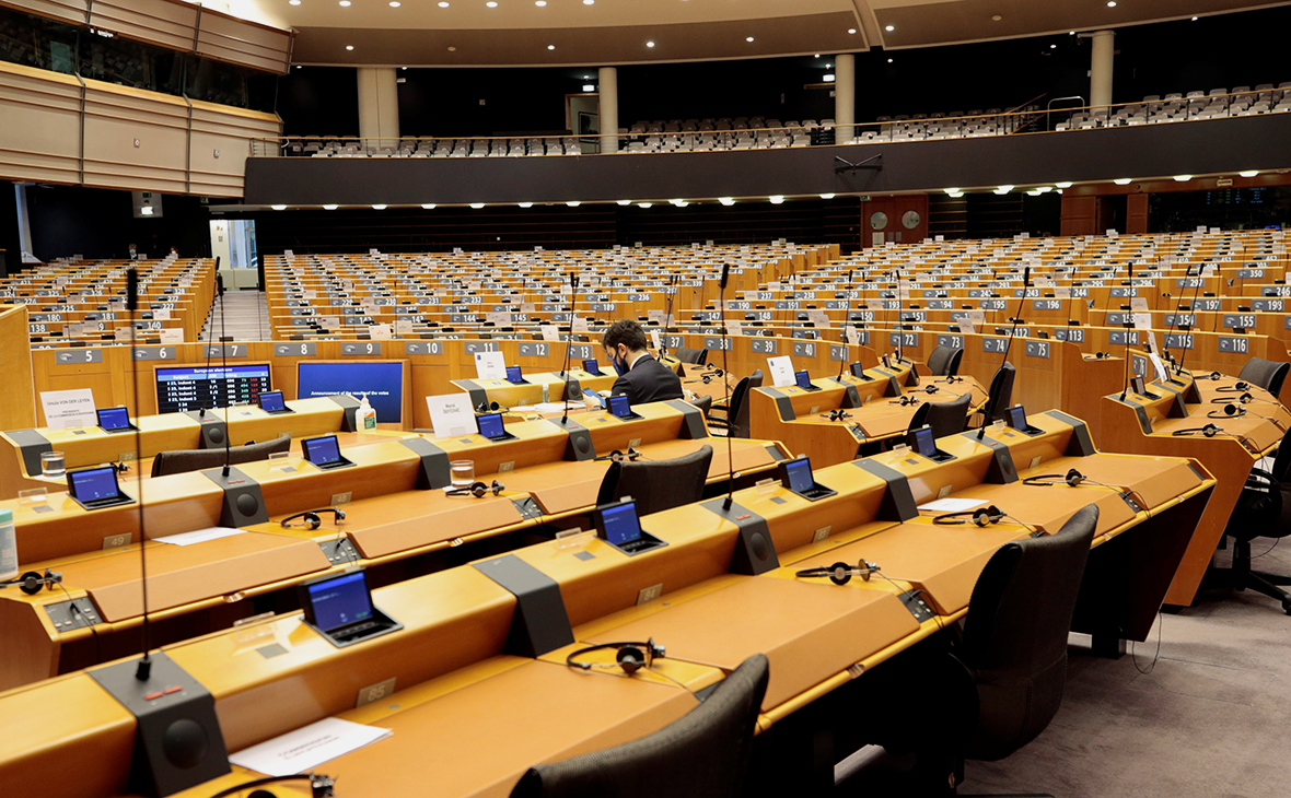 Европарламент принял две резолюции по Карабаху и осудил вмешательство Турции 