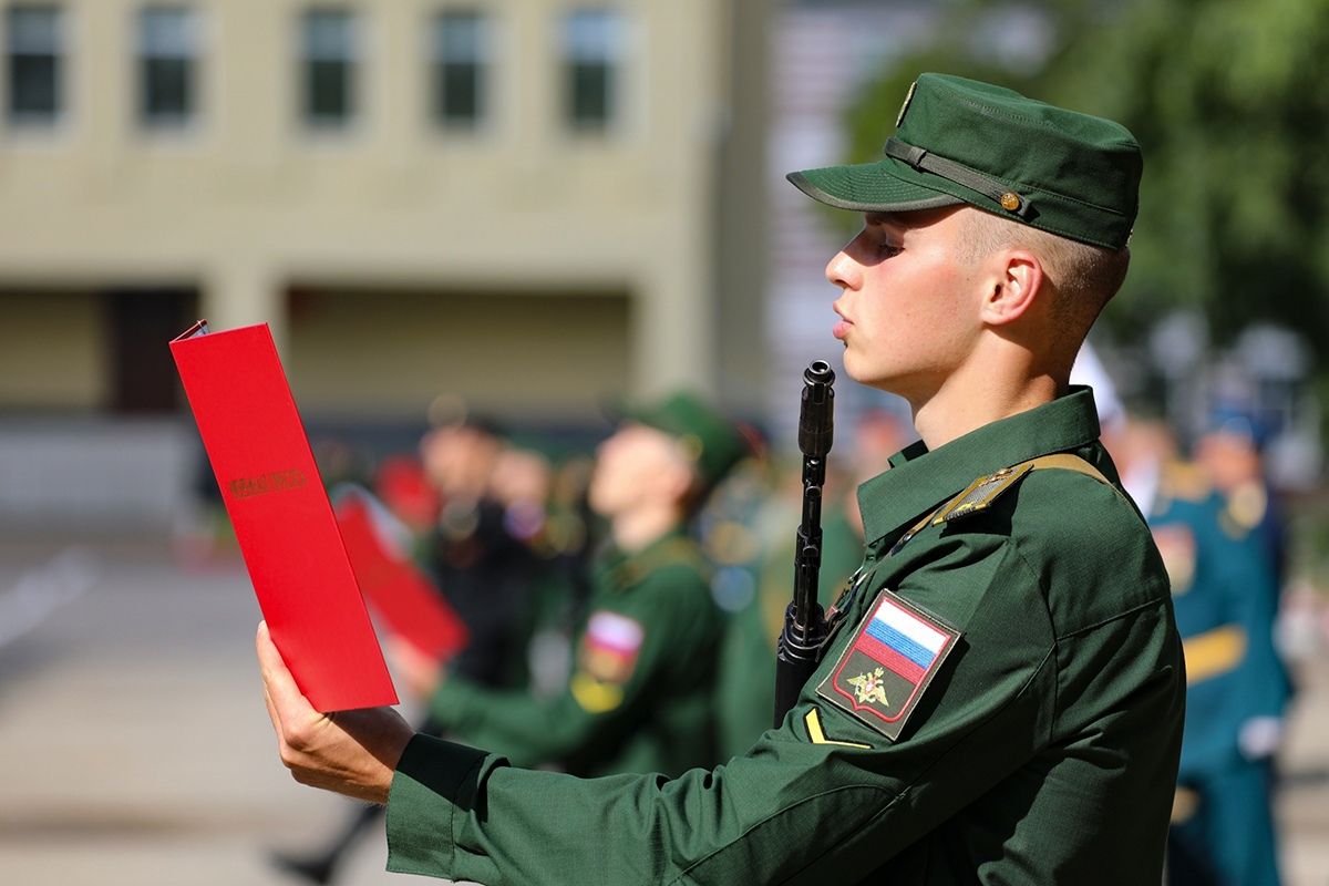 В Кремле не обсуждали увеличение срока службы в армии до двух лет 