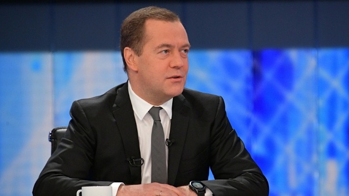 Медведев: будем поражать центры принятия решений, если Киев станет атаковать РФ  
