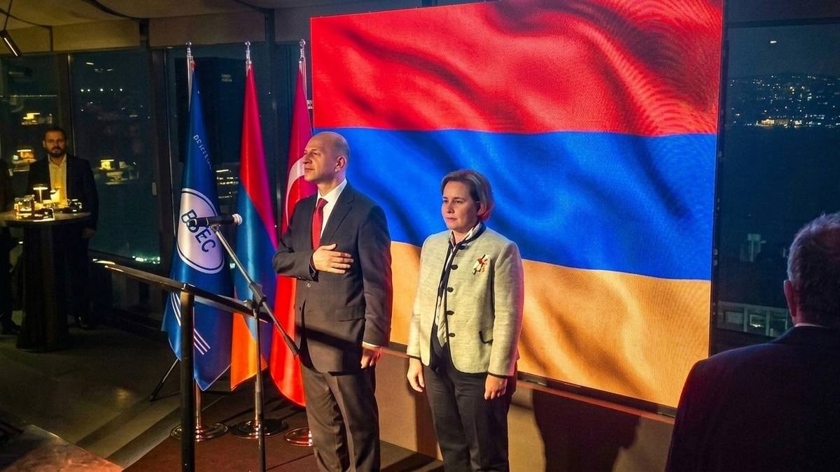 Турция впервые за девять лет отметила День независимости Армении на высоком уровне 