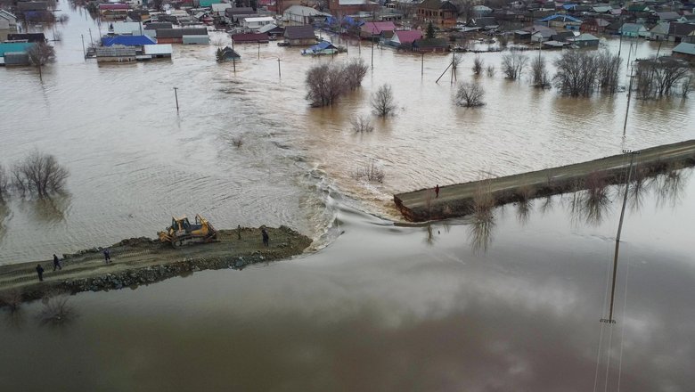 Уровень воды в российском Оренбурге приблизился к критической отметке на 16 см 
