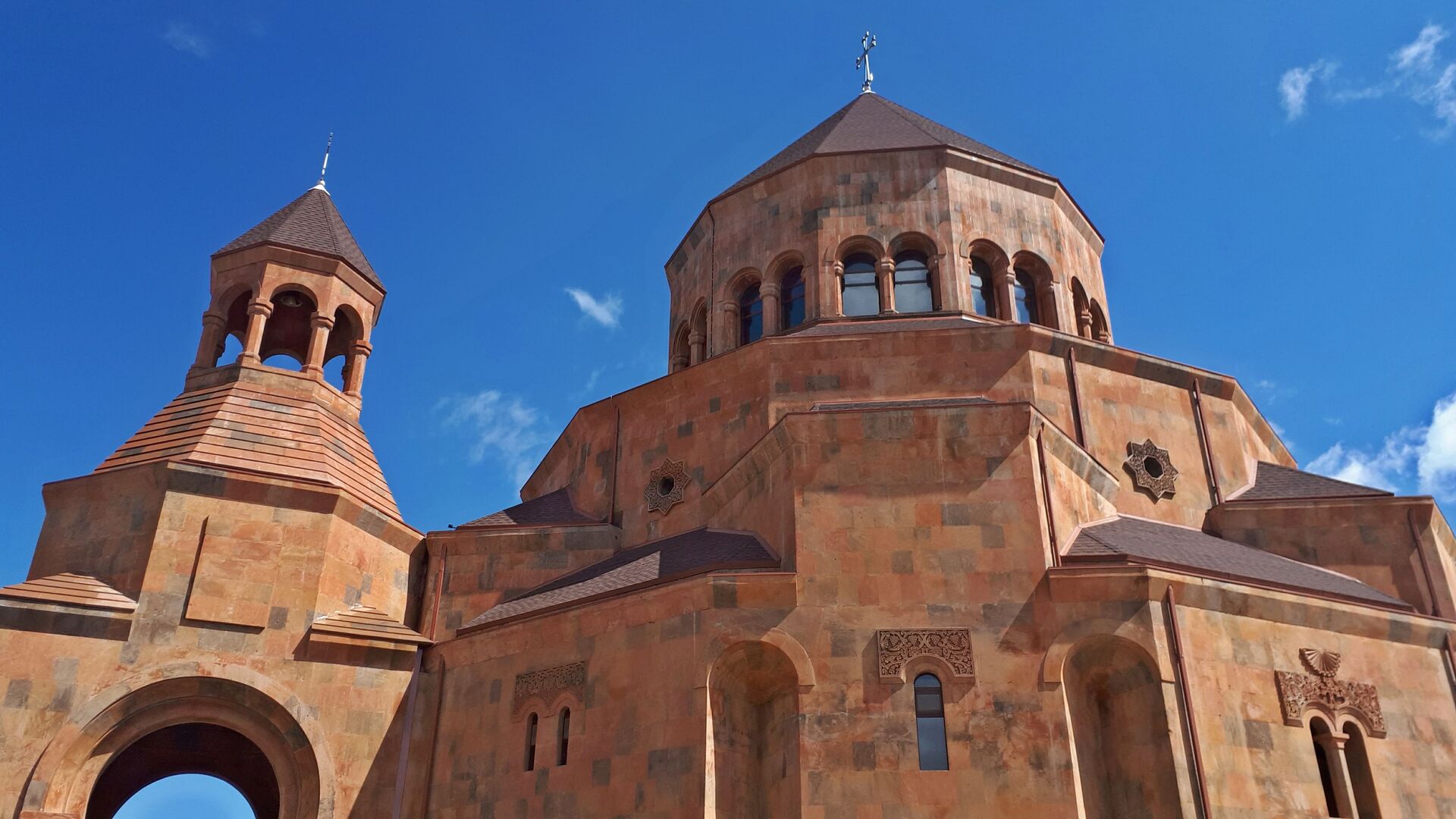 Захарова – о сносе храмов в Нагорном Карабахе: Война с памятниками недопустима 