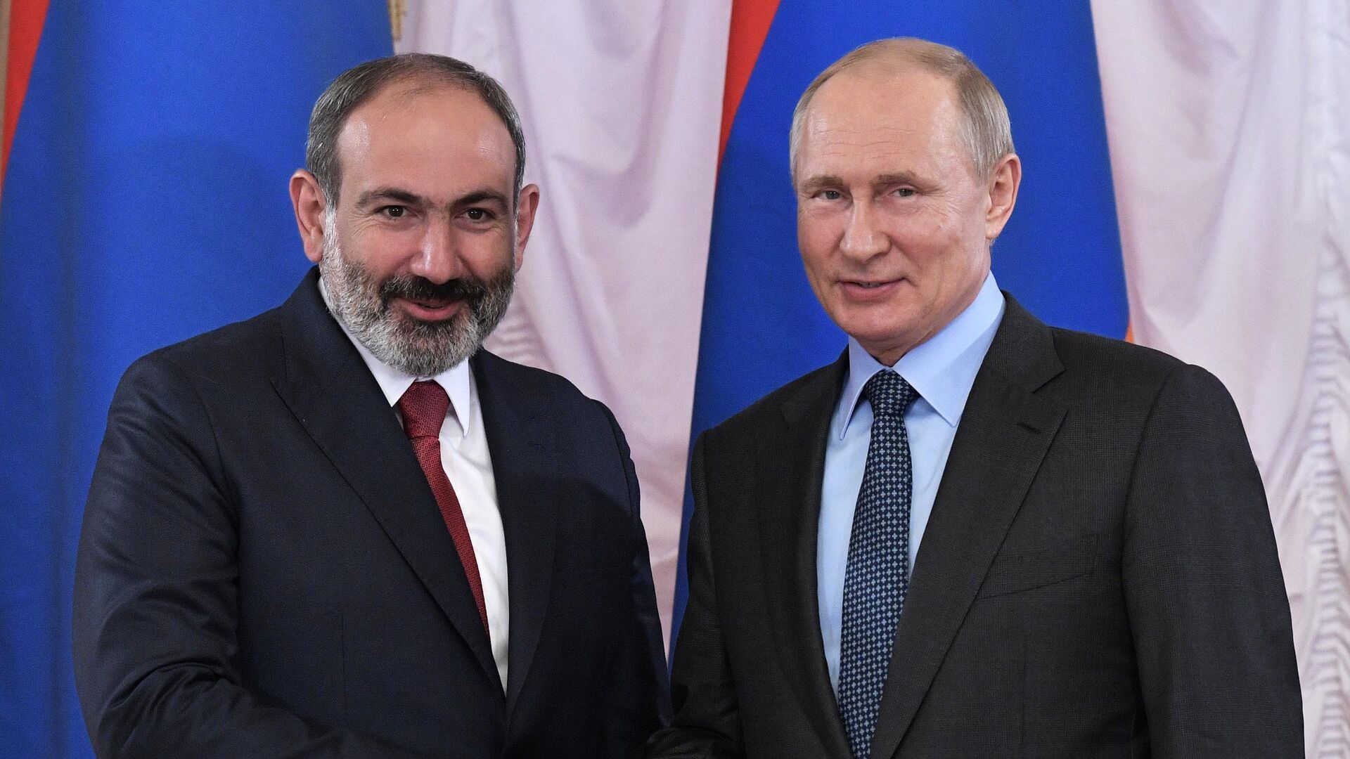Пашинян поздравил Путина с юбилеем 