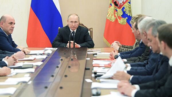 Президент Владимир Путин провел оперативное совещание с членами Совета Безопасности России 