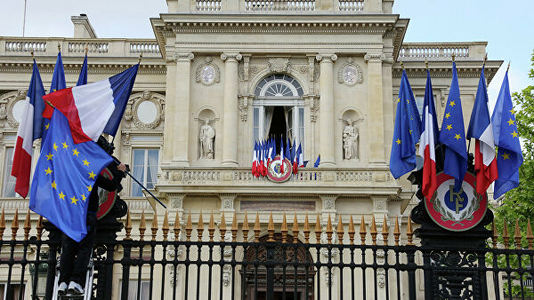 МИД Франции сообщил о приостановлении поставок оружия в Турцию 