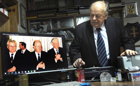 В Минске скончался бывший председатель Верховного совета Белоруссии Станислав Шушкевич, который подписал Беловежские соглашения 