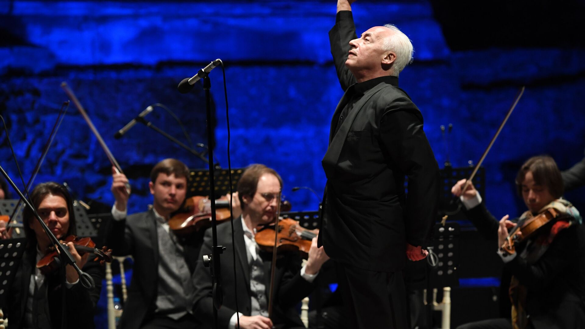 "Счастья, мира и любви": Владимир Спиваков дал благотворительный концерт в Гюмри 