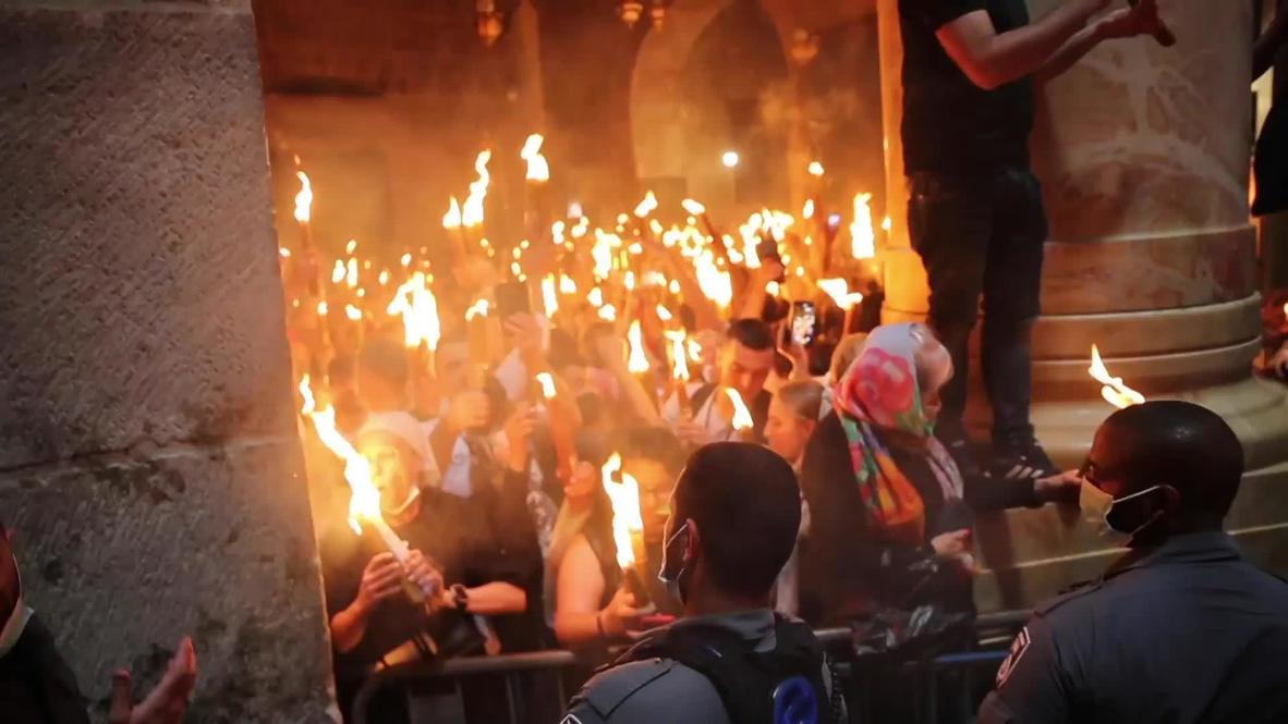 Израильская полиция ограничила число верующих на церемонии схождения благодатного огня 