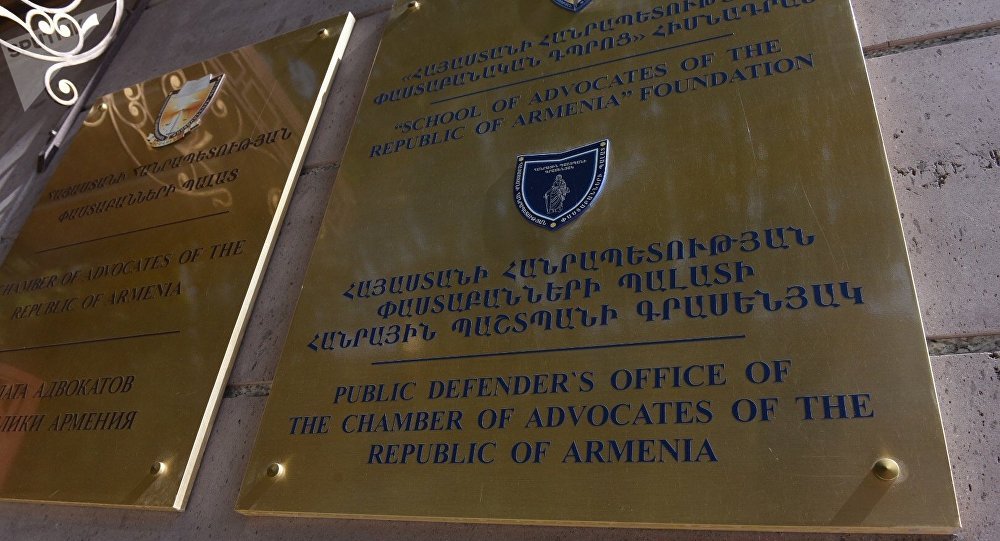 Парламент принял нашумевший закон. Адвокаты и прокуроры могут быть подвергнуты штрафным санкциям за неуважение к суду 