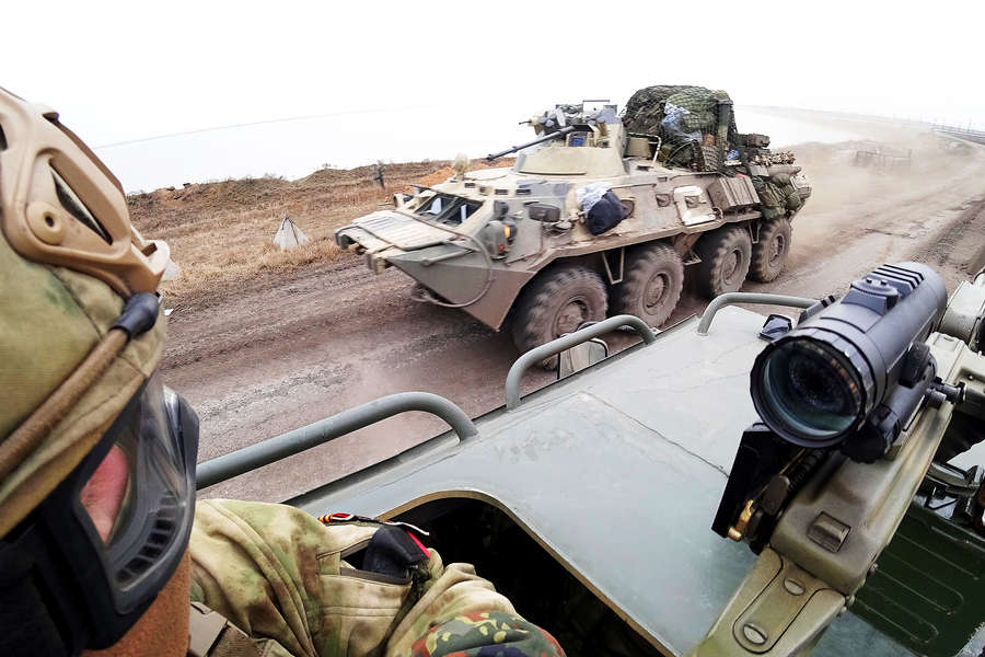 Минобороны: Российская армия вывела из строя военный аэродром и главный центр радио и радиотехнической разведки Украины 