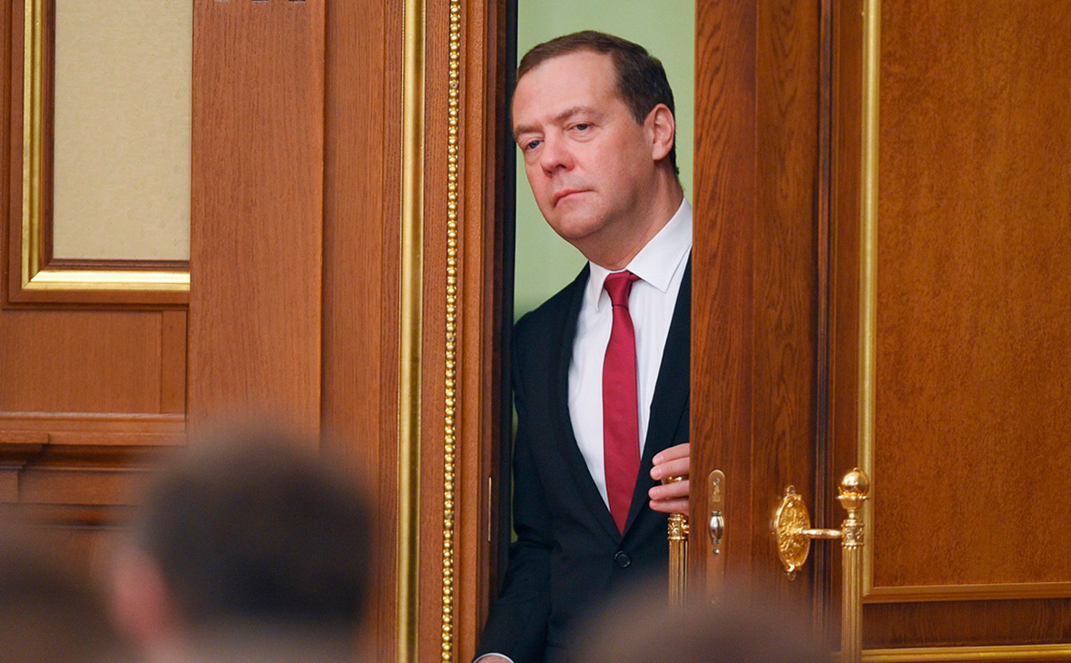 Медведев назвал польскую пропаганду «политическими имбецилами» 