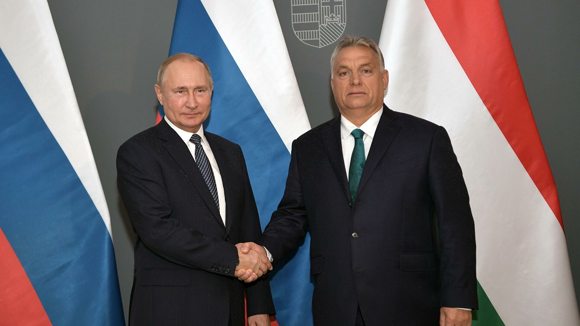 Путин поздравил Орбана с победой на выборах в Венгрии 